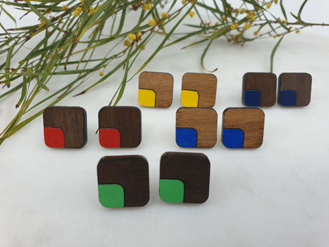 Square wooden studs measuring 2.5cm and made with either queensland walnut or eucalyptus wood. 
