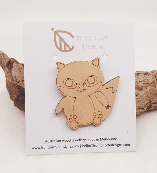 Different animal wooden brooches