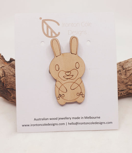 Different animal wooden brooches