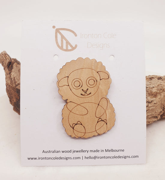 Different animal wooden brooches