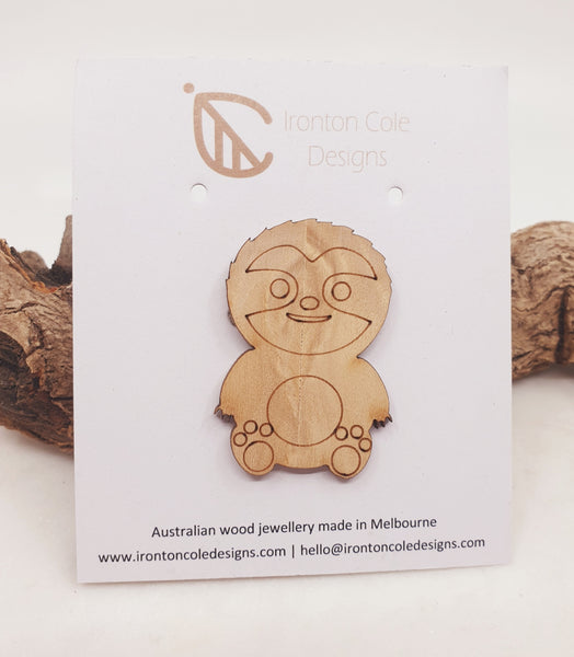 Different animal wooden brooches